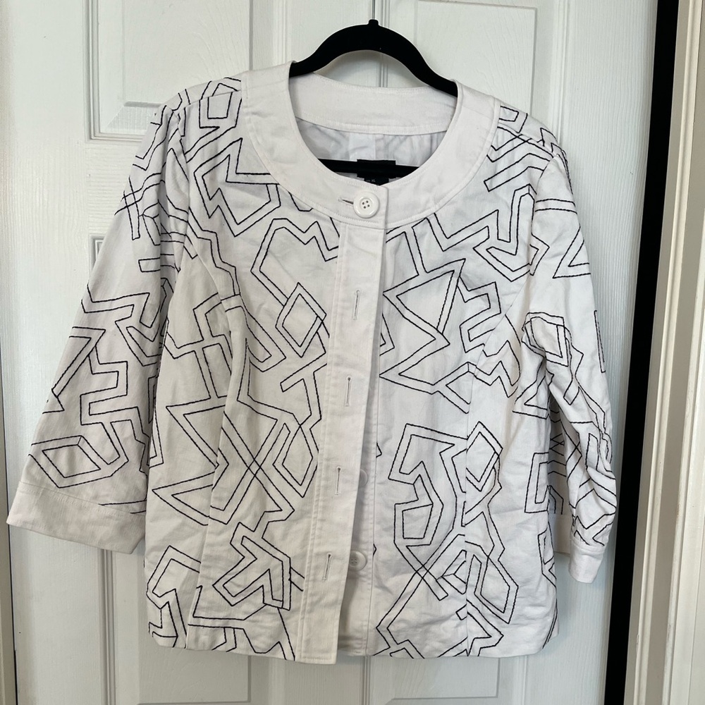 ROT OVERCOAT SZ XL WHITE WITH BLACK DESIGN